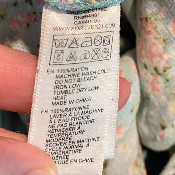 Floral Romper Forever 21 Size Small Green Pink - Picture 7 of 7